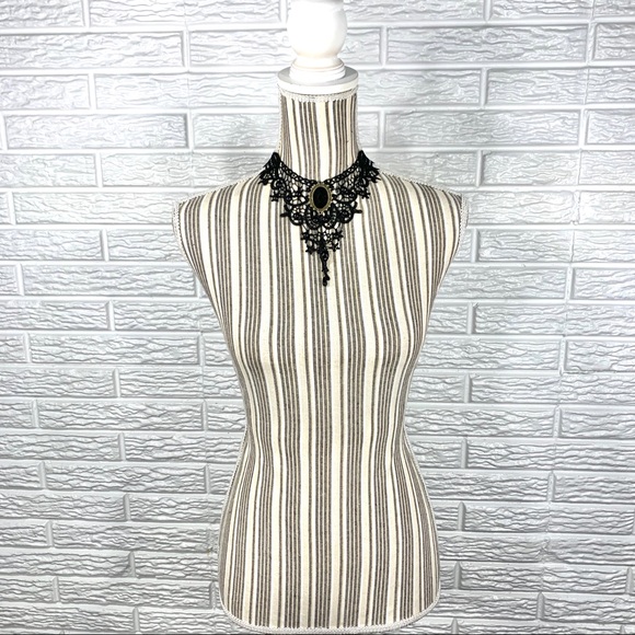 Victorian Lightweight Gothic Lace Choker Necklace - Picture 2 of 5